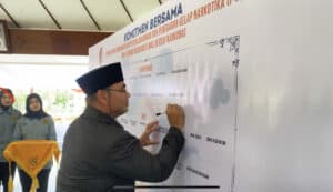 Deklarasi Bersih Narkoba di Bojonegoro: Kepala BNNK Tuban Sampaikan Peran Pemuda dalam Pencegahan Narkoba Deklarasi Bersih Narkoba di Bojonegoro: Kepala BNNK Tuban Sampaikan Peran Pemuda dalam Pencegahan Narkoba