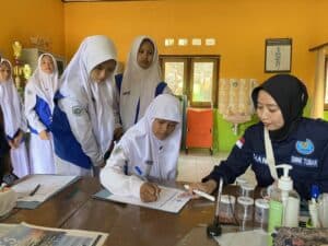 BNN Kab. Tuban Sosialisasi P4GN kepada Guru dan Deteksi Dini Tes Urine kepada Siswa-Siswi SMPN 6 Tuban.