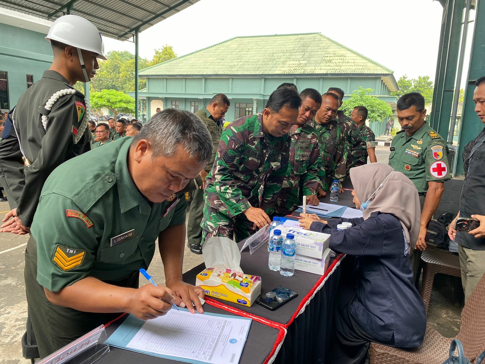 Sosialisasi P4GN dan Tes Urine: BNNK Tuban Gandeng KODIM 0811/Tuban Wujudkan Lingkungan TNI Bersih Narkoba Sosialisasi P4GN dan Tes Urine: BNNK Tuban Gandeng KODIM 0811/Tuban Wujudkan Lingkungan TNI Bersih Narkoba